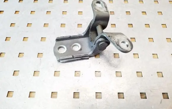 Toyota Avensis T250 Front door upper hinge