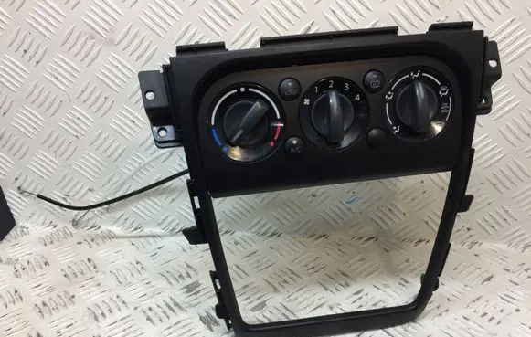 Suzuki SX4 Climate control unit 7382479J0