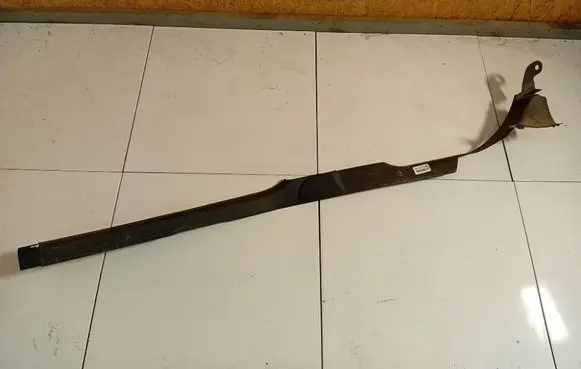 Front sill trim cover