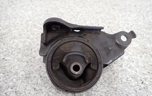 Nissan X-Trail T30 Engine mount vacuum valve 