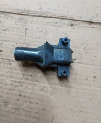 Fender mounting bracket