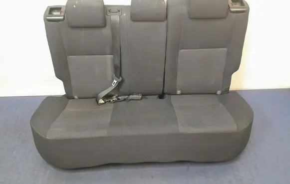Toyota Auris E180 Second row seats