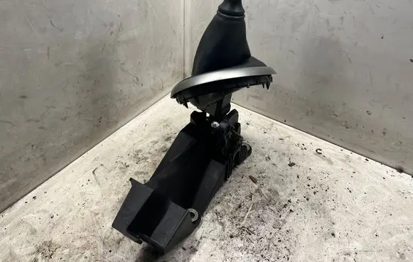 Nissan Qashqai+2 Gear selector 20312561