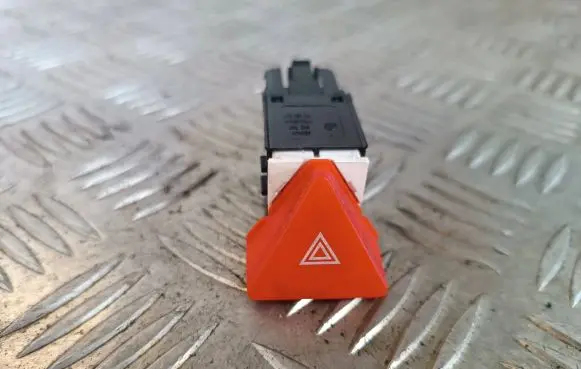 Volkswagen Golf V Hazard light switch 1t0953509