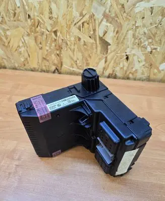 Volvo XC70 Fuse module 30786889 28087583