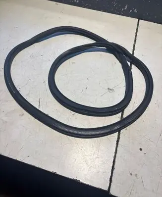 Opel Astra L Front door rubber seal