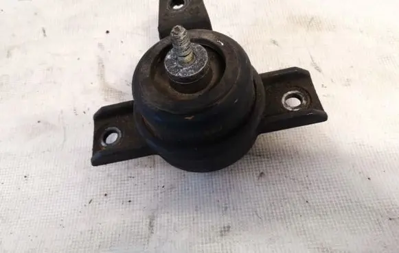 Hyundai Santa Fe Engine mount bracket
