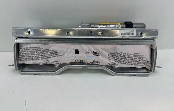 Mercedes-Benz C W204 Knee airbag BAMPT11103