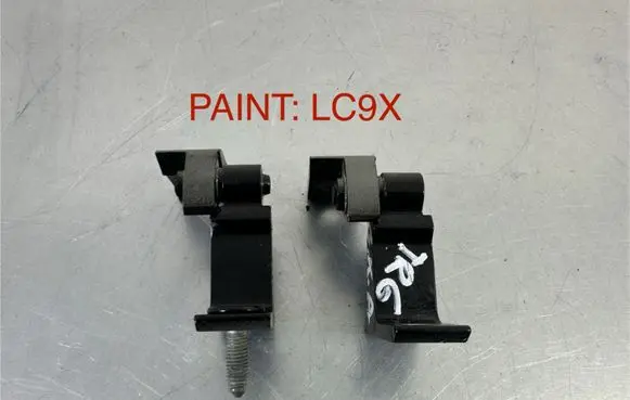 Volkswagen Touareg III Rear door lower hinge A046574