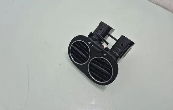 Volkswagen Golf Plus Rear air vent grill 5M0819203