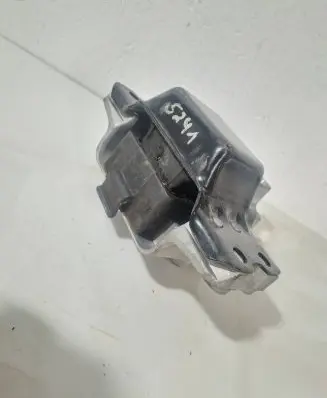 Volkswagen Tiguan Engine mount bracket Nocode