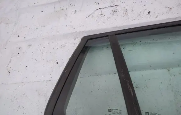 Opel Vectra C Rear vent window glass 
