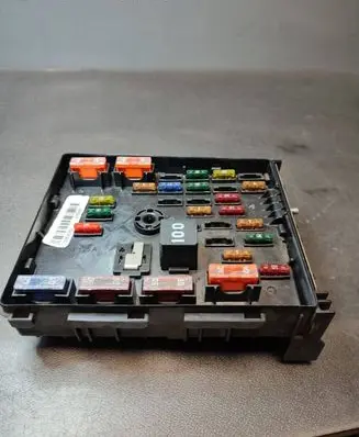 Volkswagen PASSAT B7 Fuse module 3C0937125A