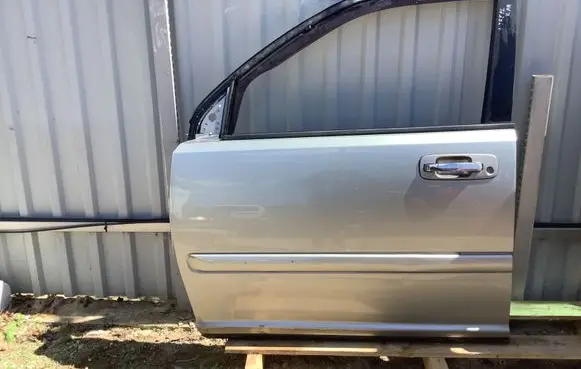 Nissan X-Trail T30 Front door 