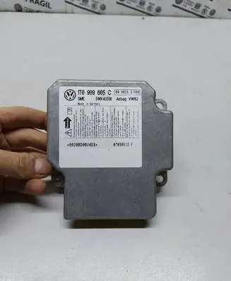 Volkswagen Touran I Airbag control unit/module 1T0909605C