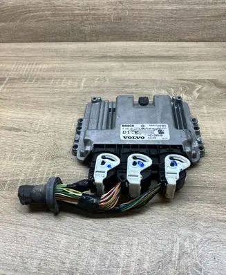 Volvo V50 Engine control unit/module 31211076 0281011775