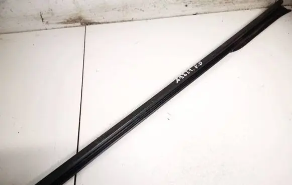 Seat Toledo III (5P) Front door glass trim molding 5p0837471