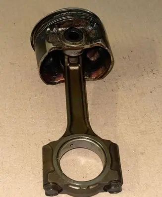 Nissan Note (E11) Piston with connecting rod