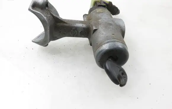 Nissan Terrano Ignition lock
