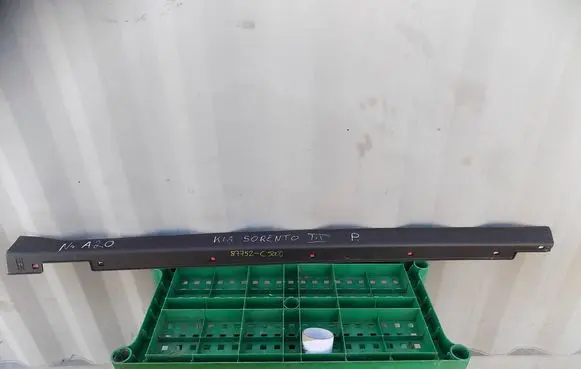 KIA Sorento Rear sill trim cover 87752-C5000