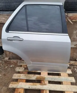 Cadillac SRX Rear door