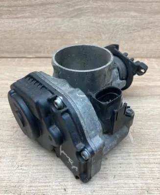 Volkswagen PASSAT B5 Throttle valve 058133063Q 408237212