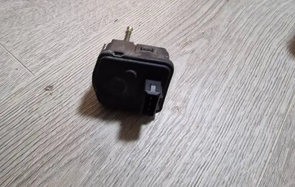 Audi A6 S6 C4 4A Headlight level adjustment motor 4A0941295