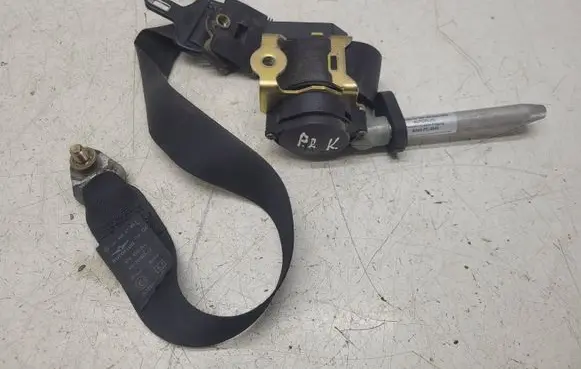 Mercedes-Benz 190 W201 Front seatbelt 2018606785