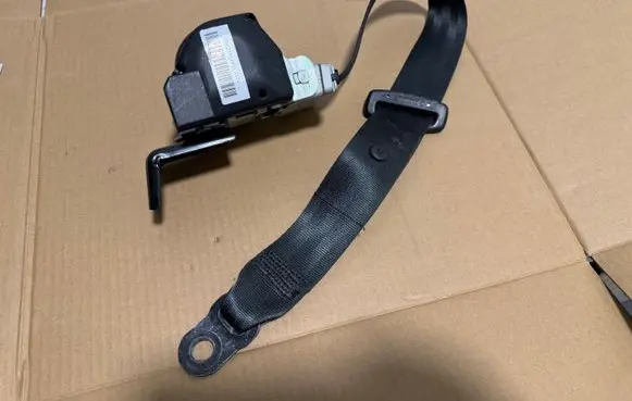 Volkswagen Amarok Middle seatbelt (rear) 2H7857807A