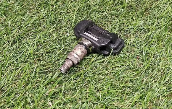 Opel Astra J Tire pressure sensor 13581560