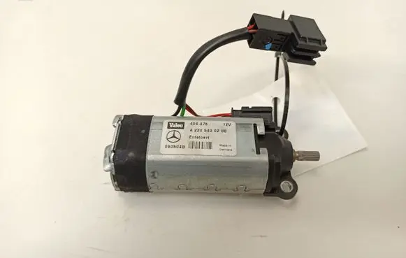 Mercedes-Benz CLS C219 Steering column adjust motor A2205400288