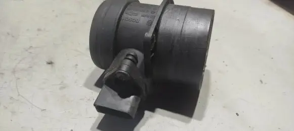 Volkswagen PASSAT B5.5 Mass air flow meter 074906461B 0281002461