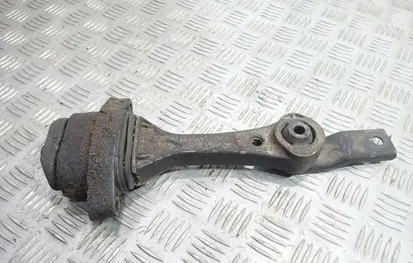 Volkswagen Golf IV Engine mount bracket