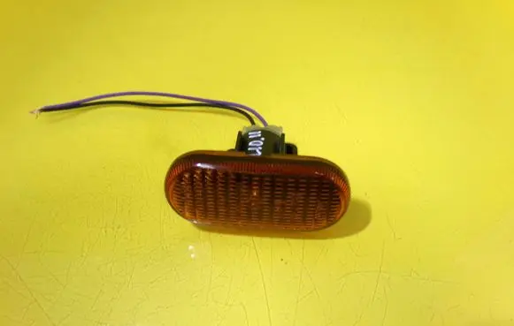 Renault Clio II Front fender indicator light 7700822136