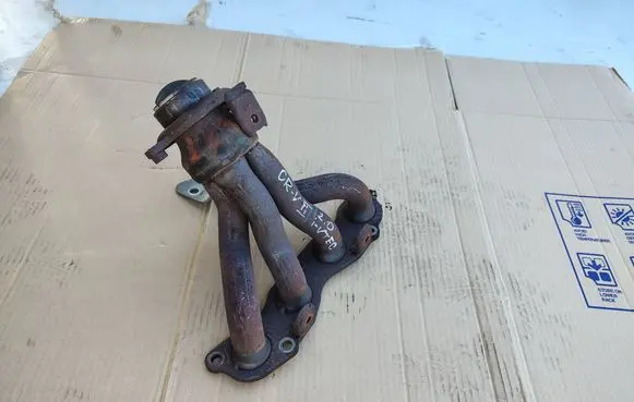 Honda CR-V Exhaust manifold