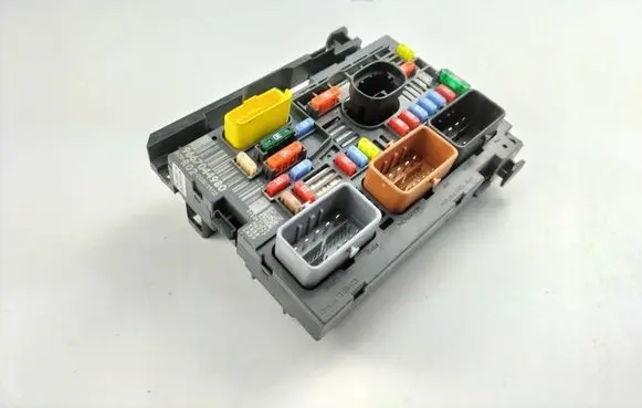Citroen C5 Fuse module 9667044980 R02