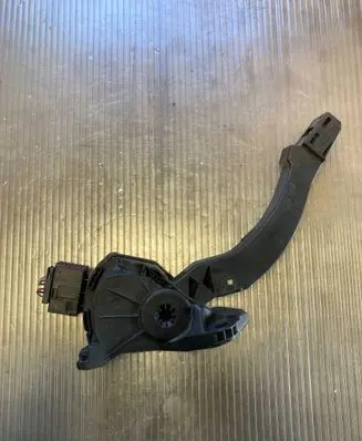 Hyundai Santa Fe Accelerator throttle pedal 74953600