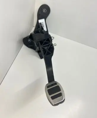 Opel Corsa F Clutch pedal 9824262180 84PX9G0106508