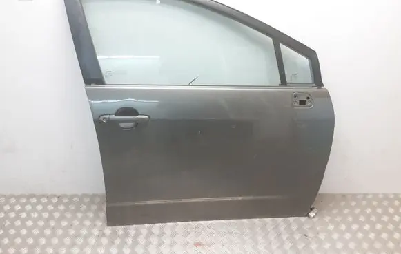 Toyota Corolla Verso AR10 Front door