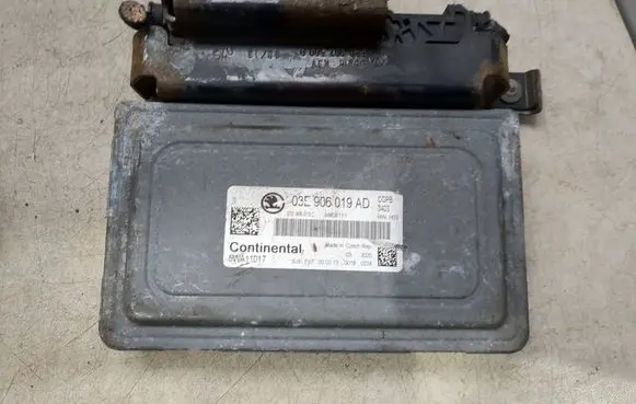 Skoda Fabia Mk2 (5J) Engine control unit/module 03E906019AD 03E906019C 5WA11017