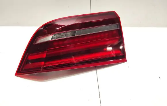 Tailgate rear/tail lights