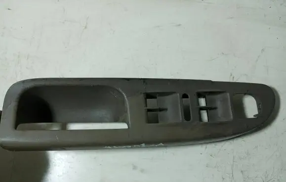 Volkswagen PASSAT B6 Front door window switch trim 3C1867171