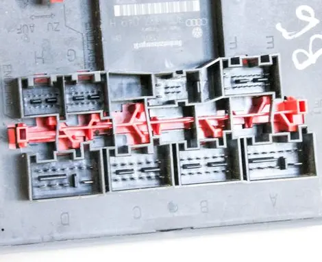 Volkswagen PASSAT B6 Central body control module 3C0937049H