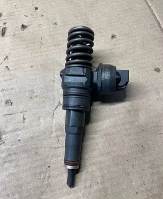 Volkswagen PASSAT B5.5 Fuel injector 038130073BP