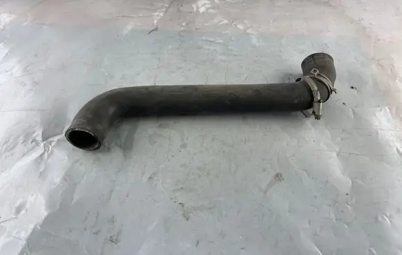 Mercedes-Benz Vito Viano W639 Engine coolant pipe/hose A6395014382