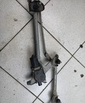 Toyota Prius+ (ZVW40) Front wiper linkage 