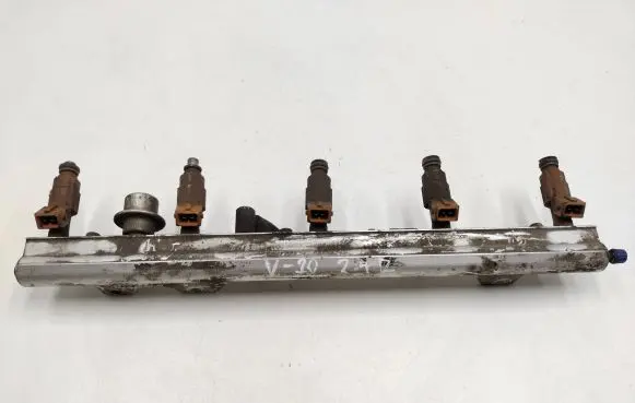Volvo V70 Fuel main line pipe