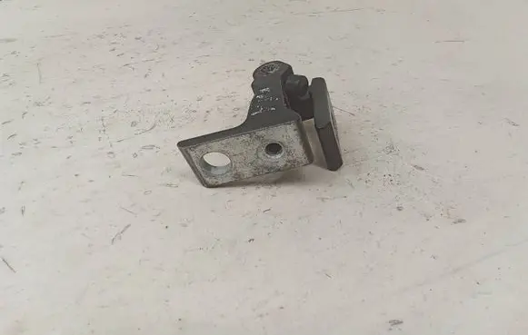 Audi A5 Sportback 8TA Front door lower hinge 8K0831401B