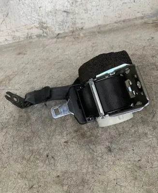 Ford Kuga I Rear seatbelt 33035173