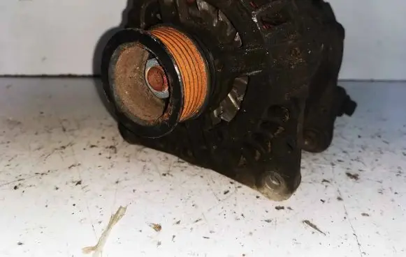 Volkswagen Golf IV Generator/alternator 037903025F